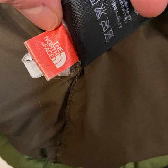 The North Face Women’s 1996 Retro Nuptse 700 down green down puffer Jacket - Picture 10 of 14